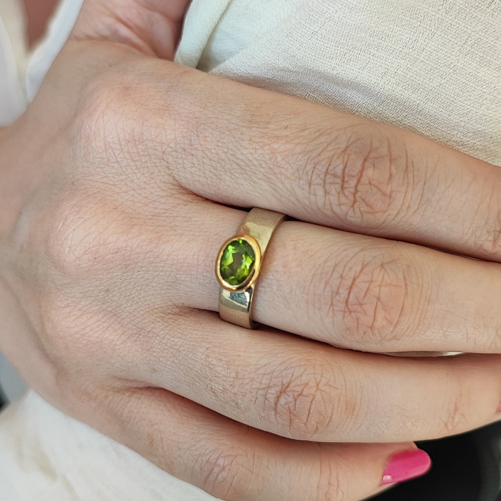 9ct gold Peridot & sterling silver ring